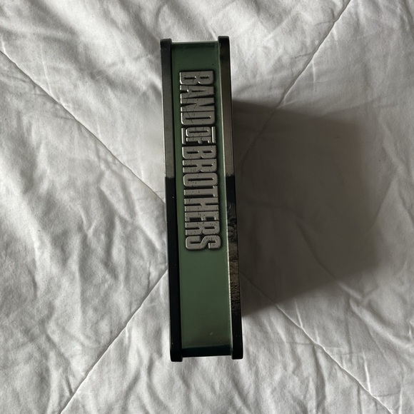 Band of Brothers DVD Collectible Tin Box Set - Picture 3 of 5